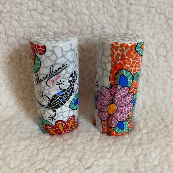 Antoni Gaudi Barcelona Spain Salt & Pepper Shakers Mosaic - Picture 1 of 7